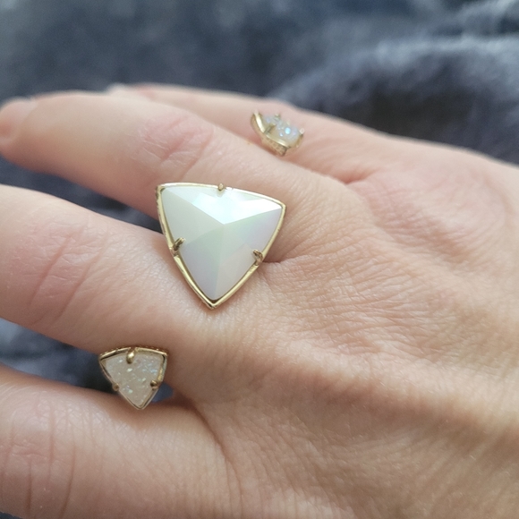 Kendra Scott Jewelry - SUPER SALE 📣 VGUC Kendra Scott White Iridescent Rachel Ring